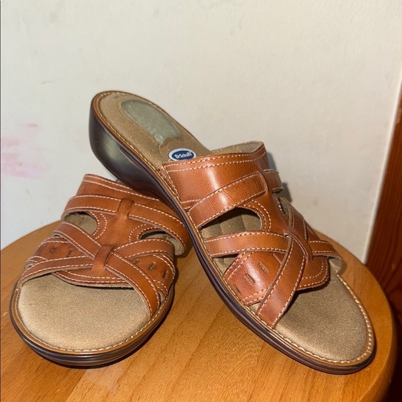 Dr. Scholl's women’s Brown Sandals - Picture 2 of 5
